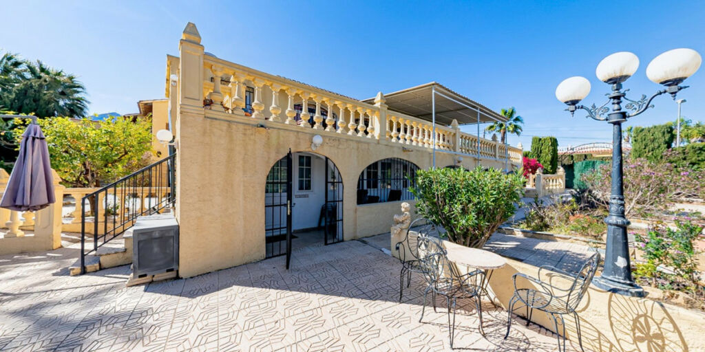 Detached Villa La Nucia Alicante - image 5