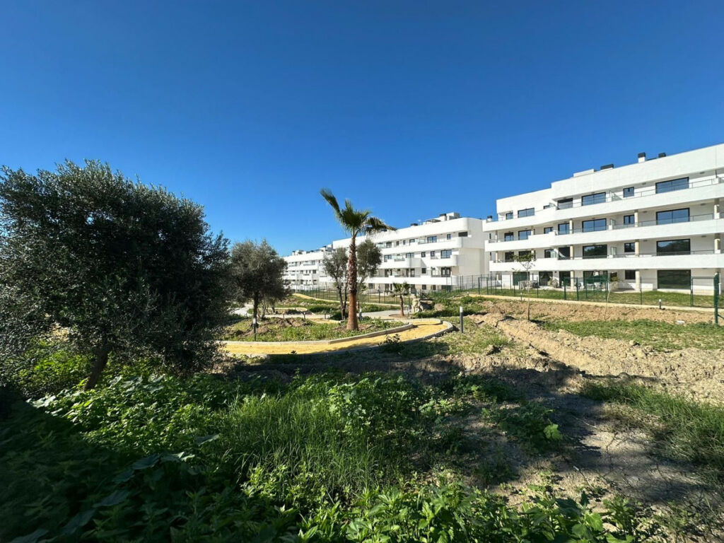 Middle Floor Apartment Estepona Málaga - image 20