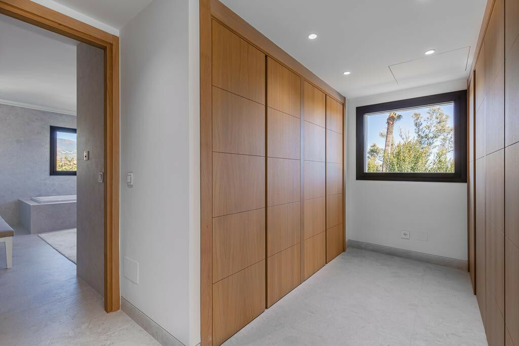 Detached Villa Estepona Málaga - image 20