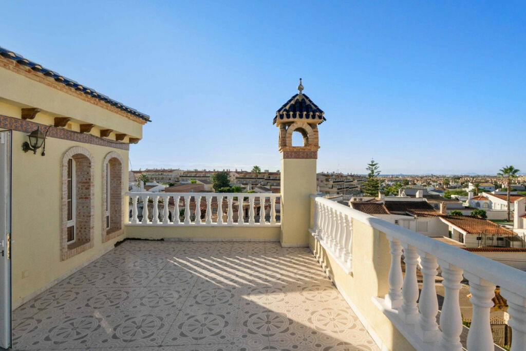 Detached Villa La Florida Alicante - image 20