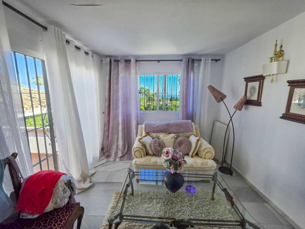 Townhouse El Paraiso Málaga - image 20