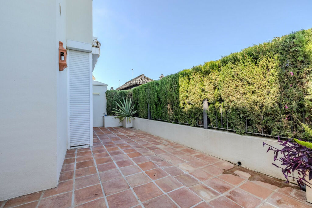 Ground Floor Apartment Río Real Málaga - image 20