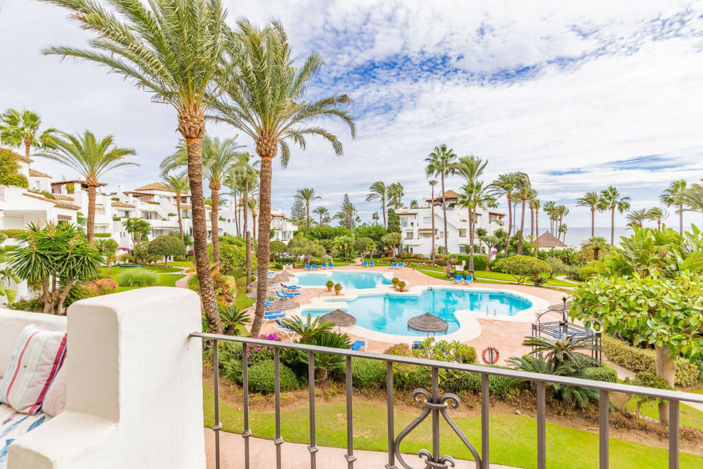 Middle Floor Apartment Estepona Málaga - image 20