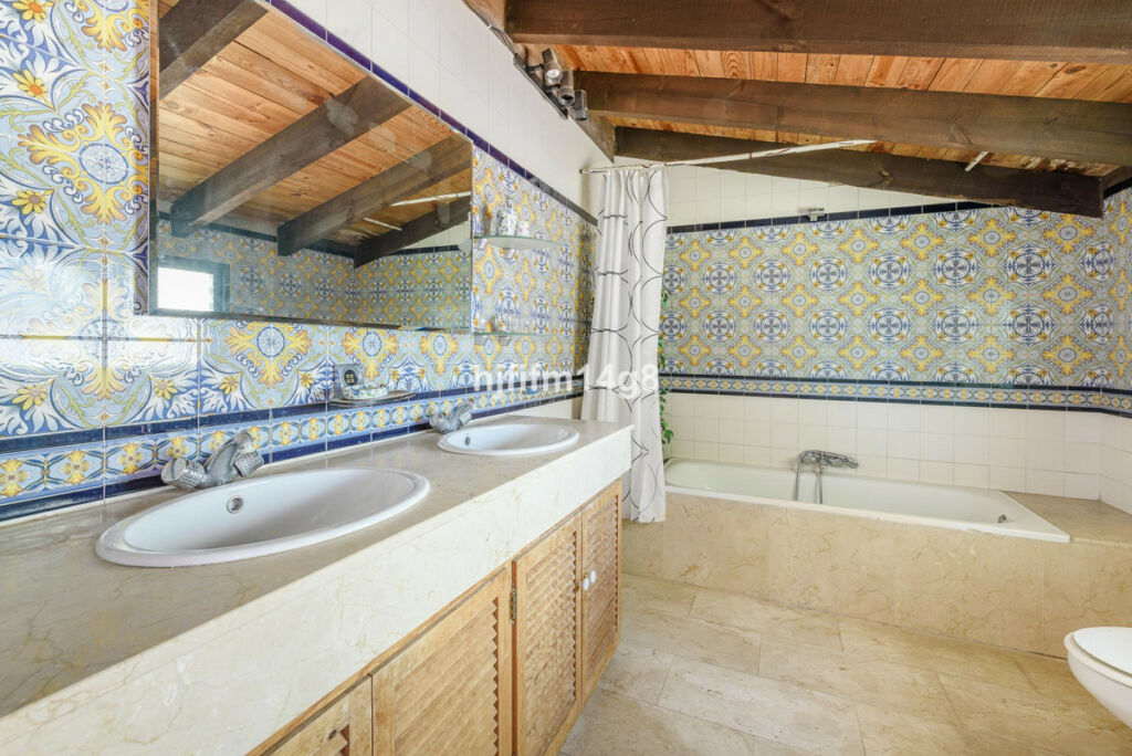 Detached Villa Nueva Andalucía Málaga - image 20
