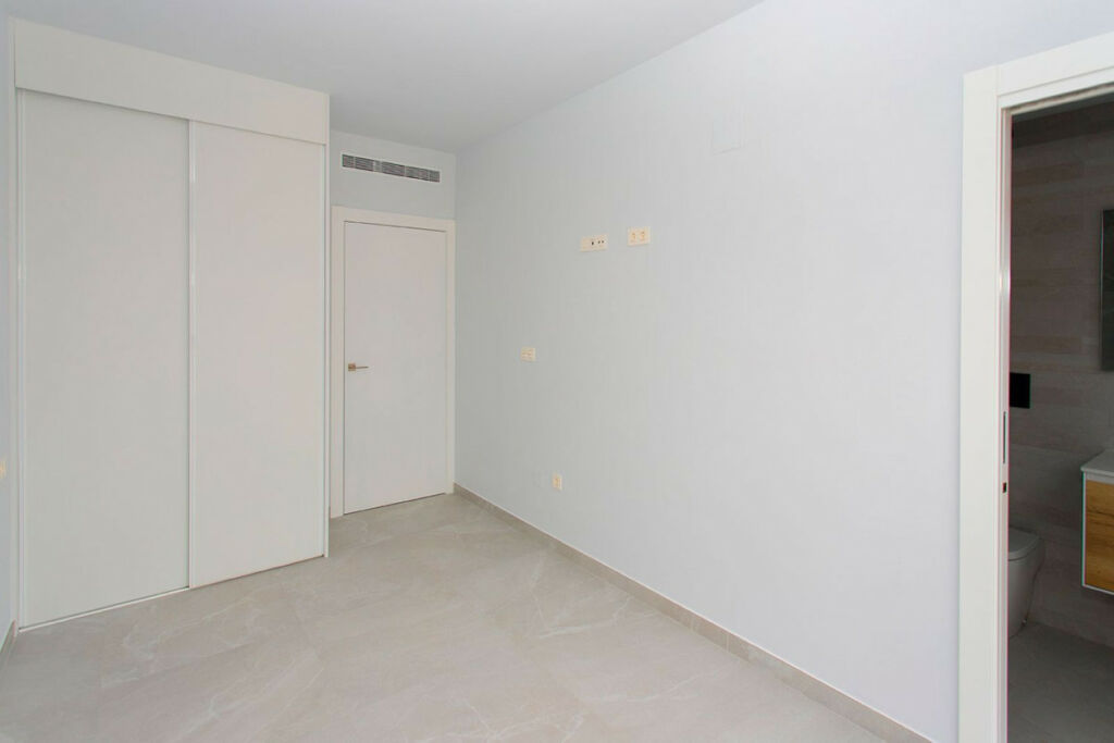 Middle Floor Apartment Torrevieja Alicante - image 20