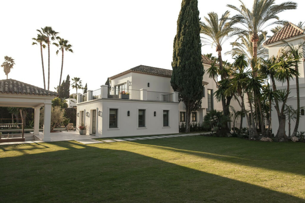 Detached Villa Nueva Andalucía Málaga - image 20