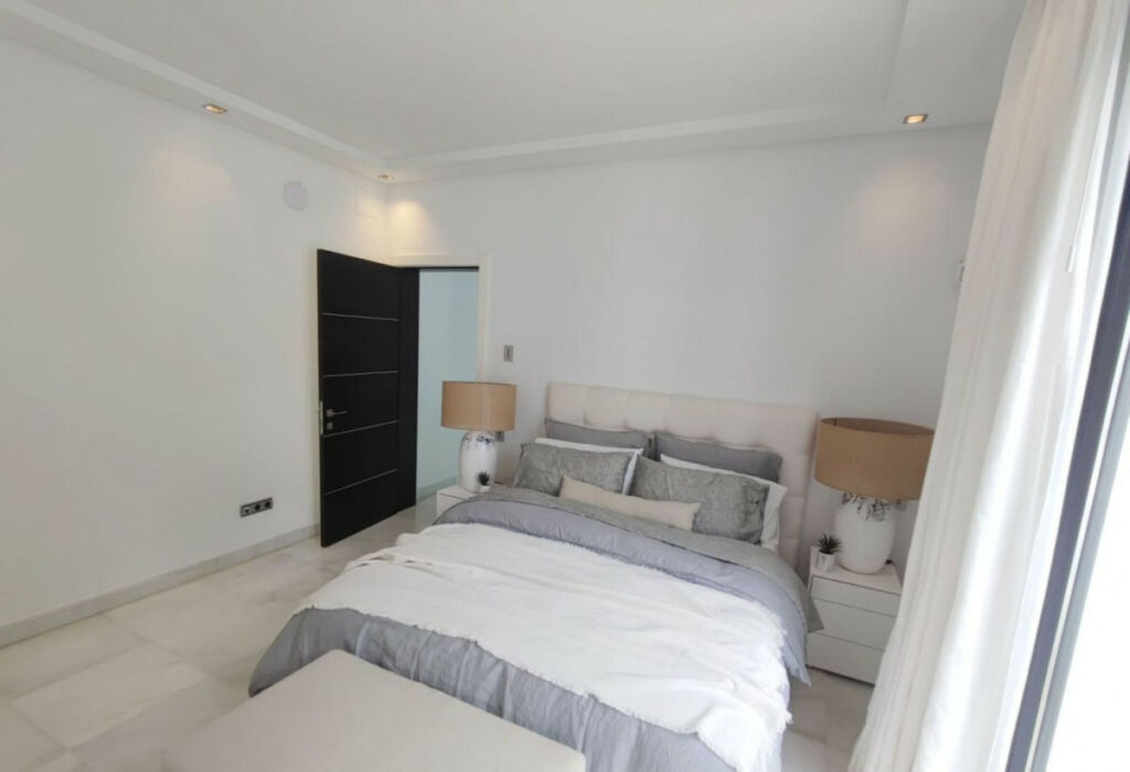 Detached Villa Nueva Andalucía Málaga - image 19