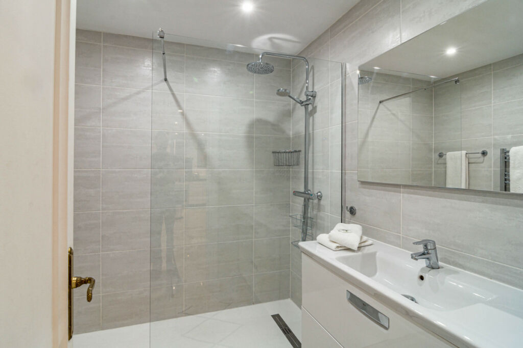 Townhouse El Paraiso Málaga - image 21