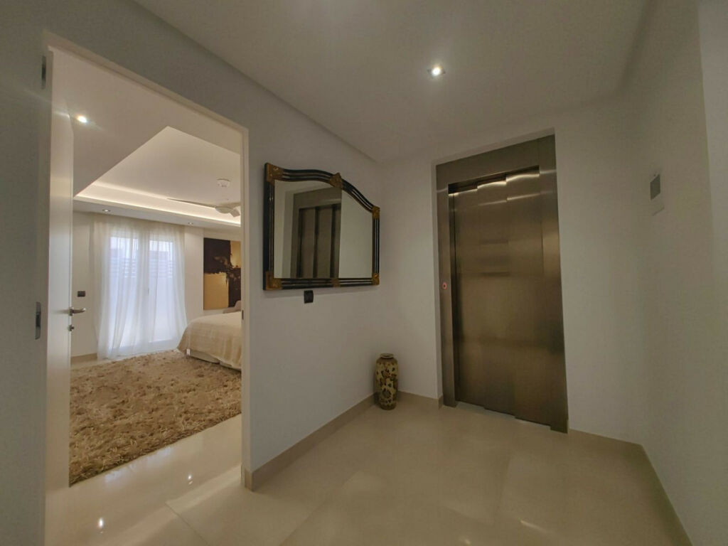 Detached Villa Estepona Málaga - image 21