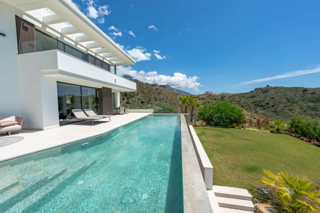 Detached Villa La Quinta Málaga - image 20
