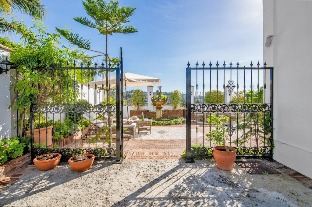 Detached Villa Elviria Málaga - image 21
