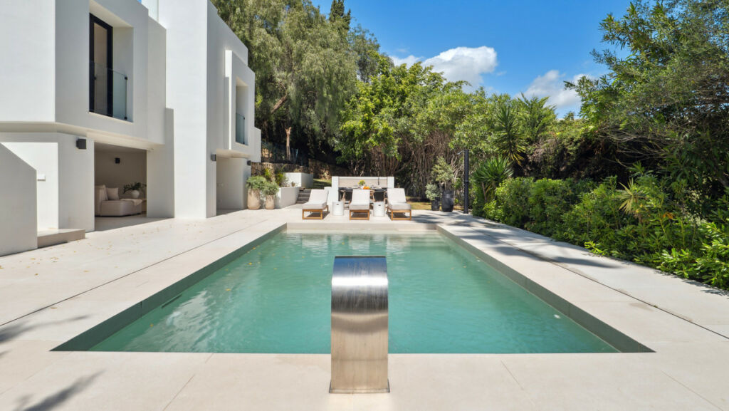 Detached Villa Nueva Andalucía Málaga - image 21