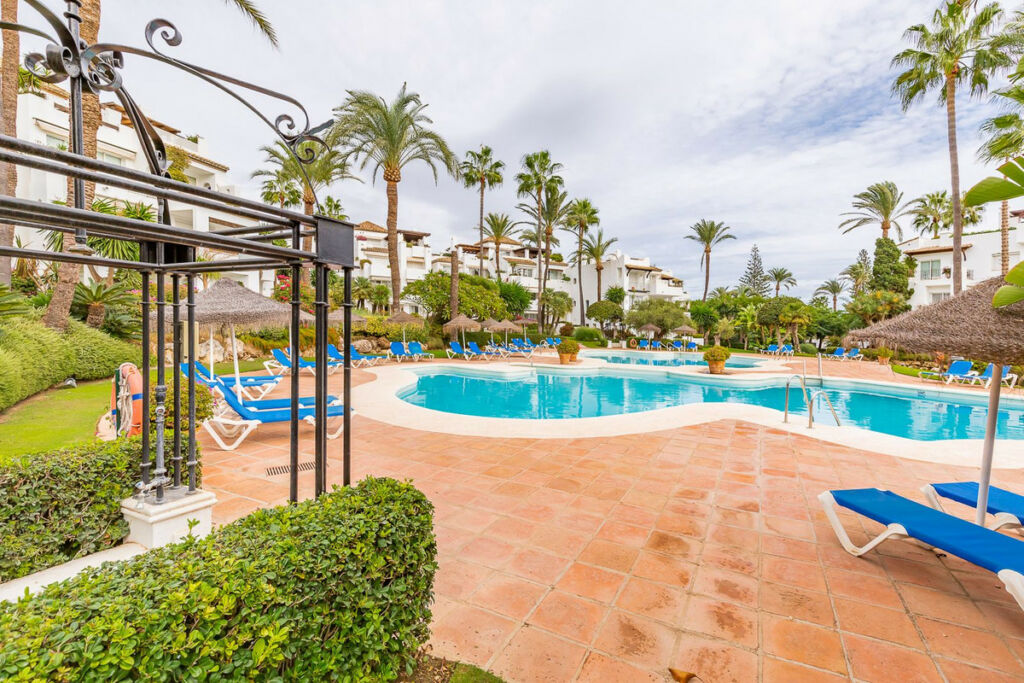 Middle Floor Apartment Estepona Málaga - image 21