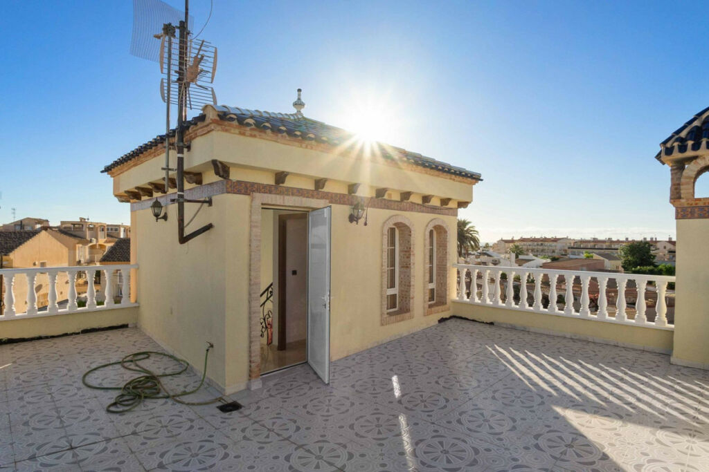 Detached Villa La Florida Alicante - image 21