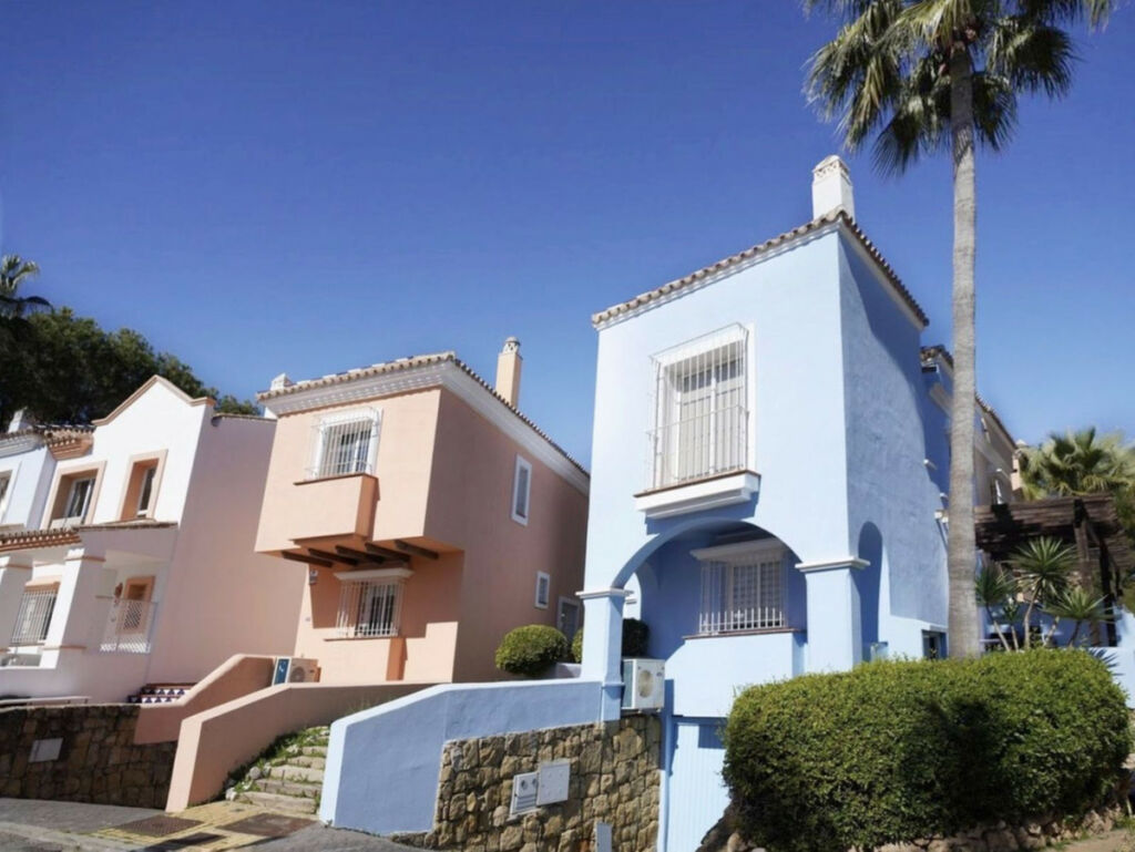Townhouse Aloha Málaga - image 21