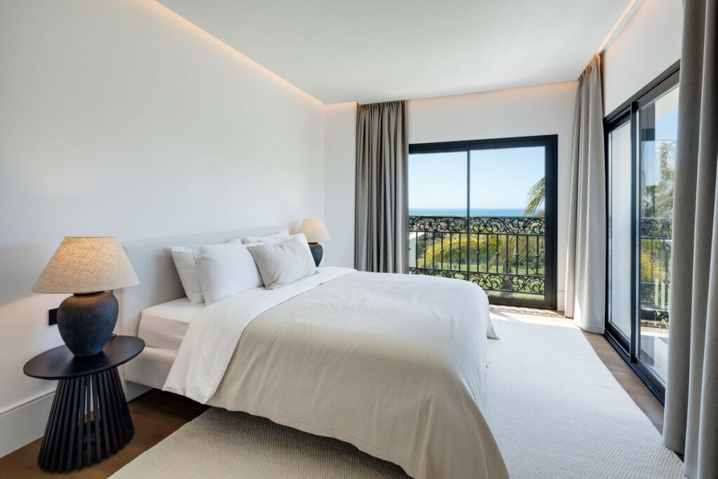 Detached Villa Los Arqueros Málaga - image 21
