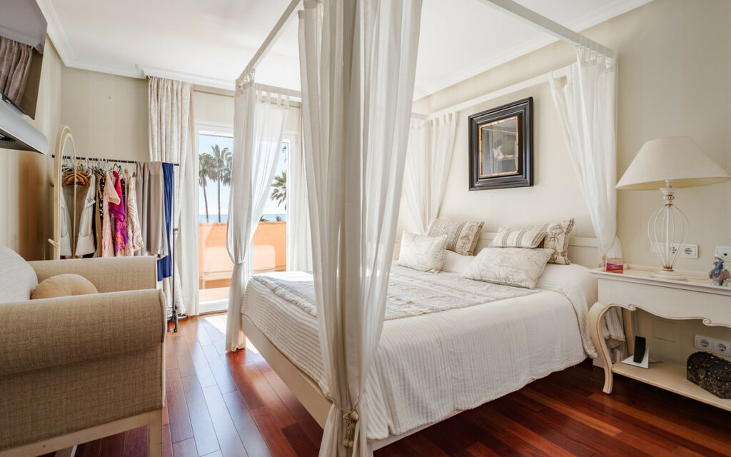 Detached Villa New Golden Mile Málaga - image 22