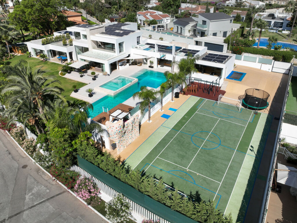 Detached Villa El Paraiso Málaga - image 22