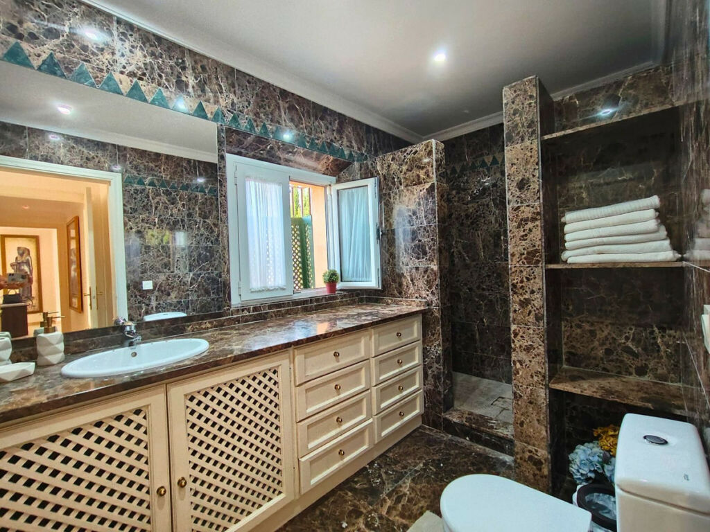 Detached Villa Sotogrande Alto Cádiz - image 22