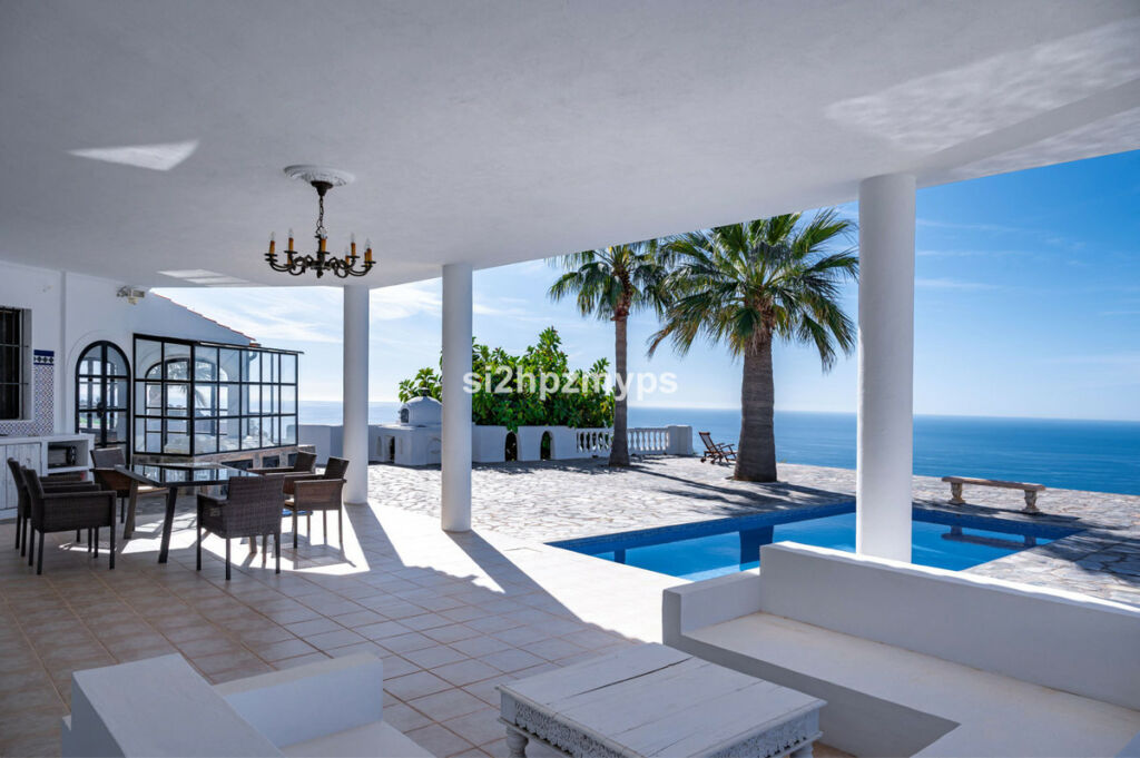 Detached Villa Sayalonga Málaga - image 22