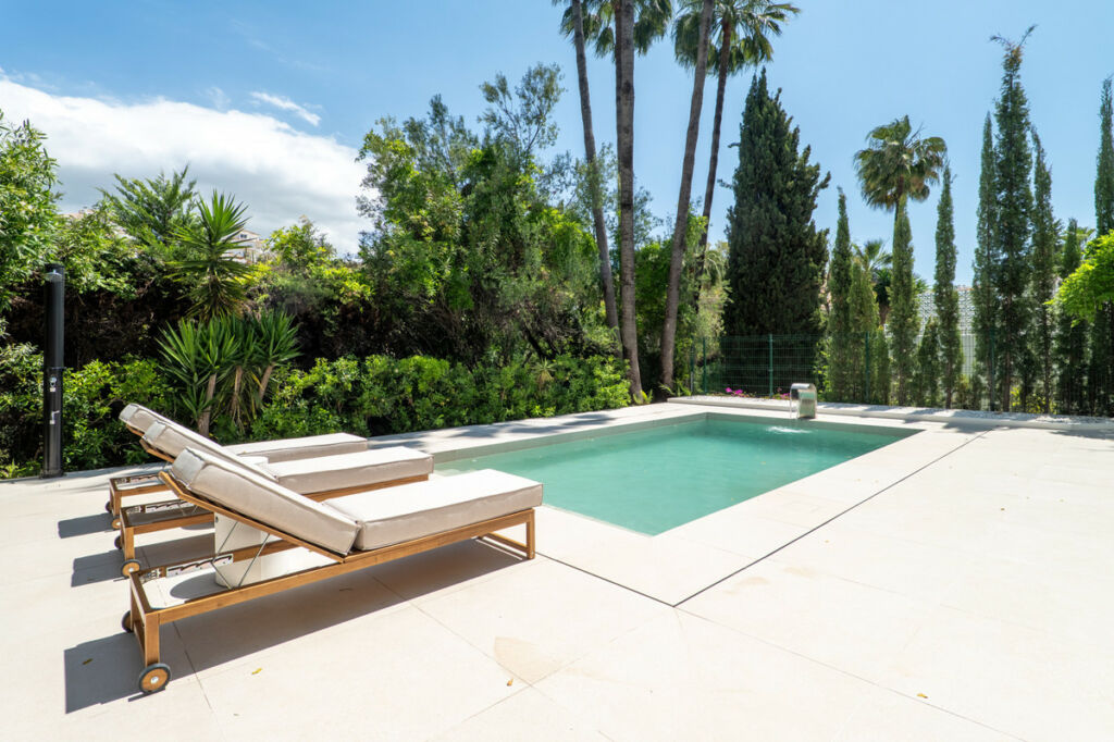 Detached Villa Nueva Andalucía Málaga - image 22