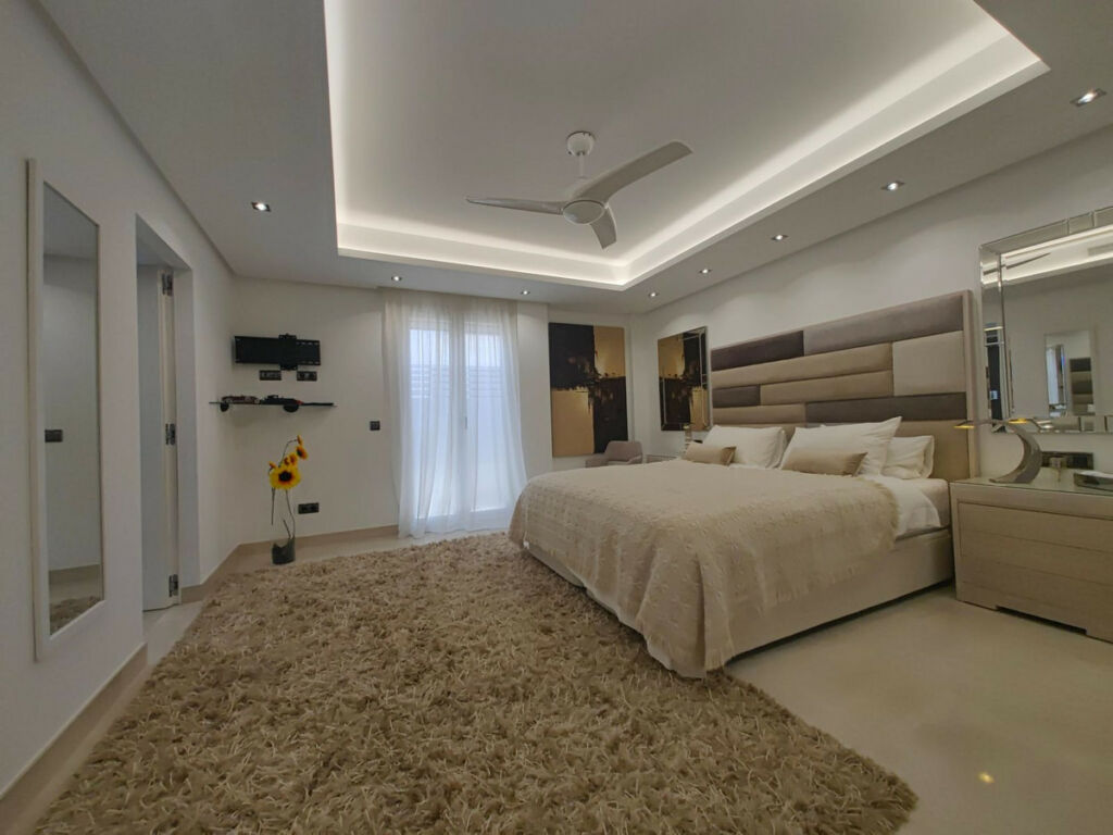 Detached Villa Estepona Málaga - image 22