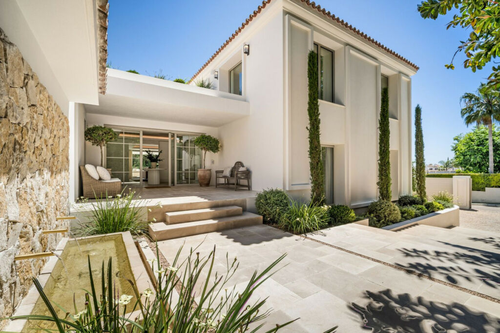 Detached Villa Nagüeles Málaga - image 21