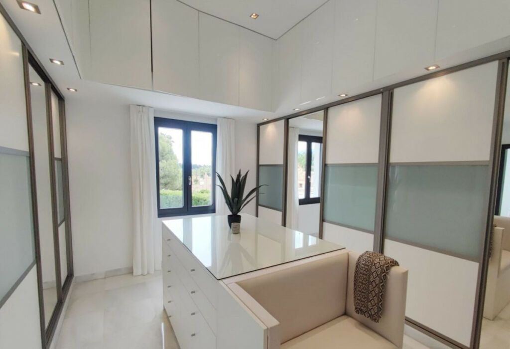 Detached Villa Nueva Andalucía Málaga - image 21