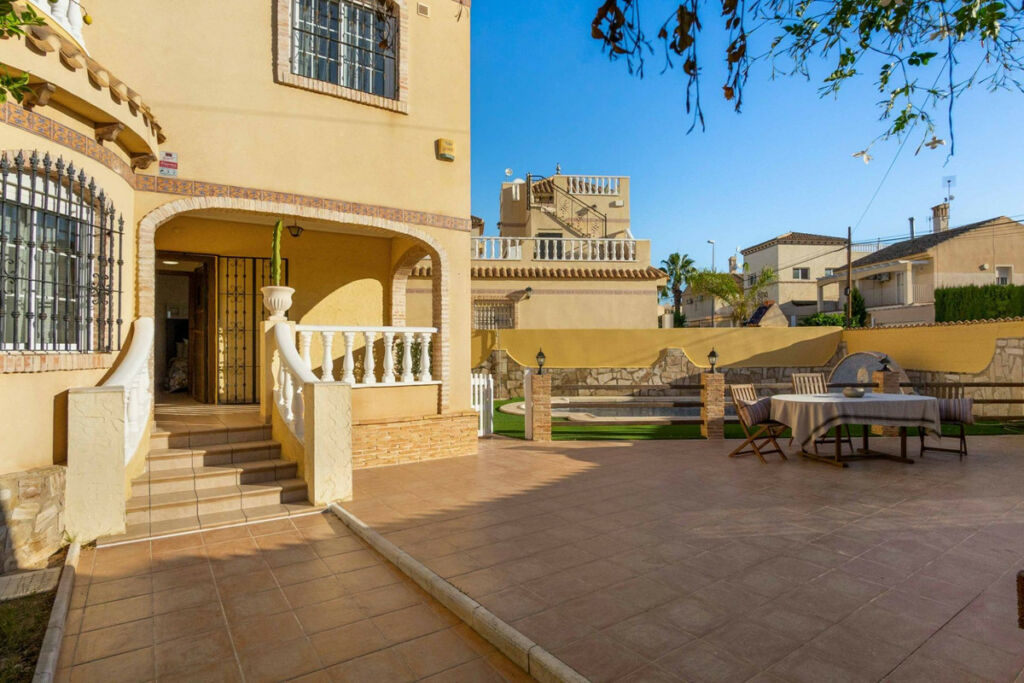 Detached Villa La Florida Alicante - image 22