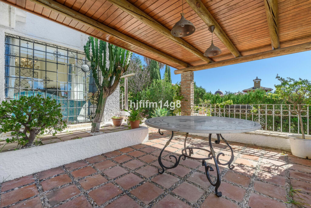 Detached Villa Nueva Andalucía Málaga - image 22