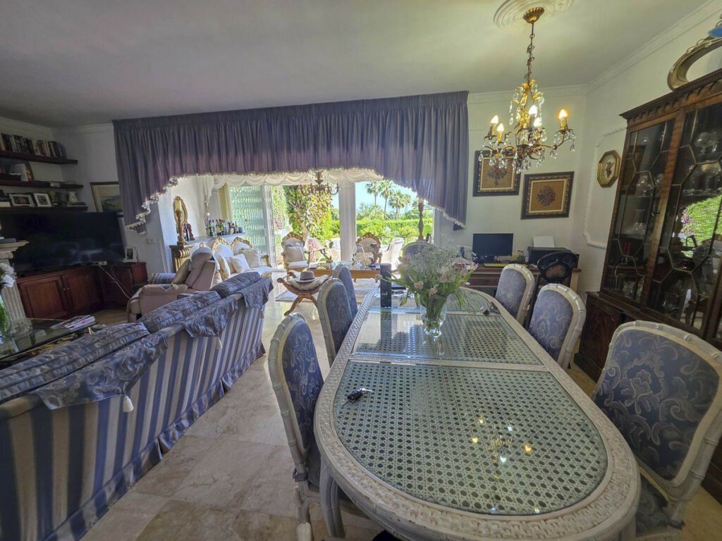 Townhouse El Paraiso Málaga - image 22