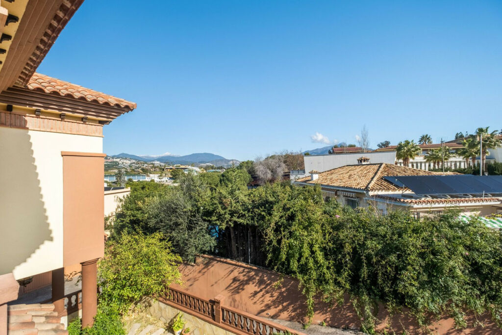 Detached Villa San Pedro de Alcántara Málaga - image 22