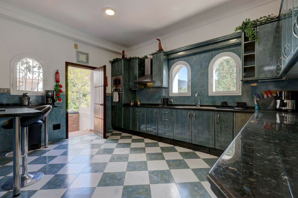 Detached Villa Benahavís Málaga - image 23