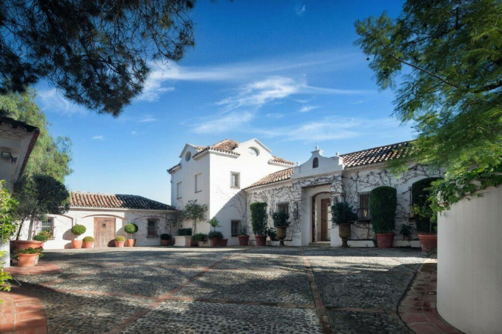 Detached Villa El Madroñal Málaga - image 23