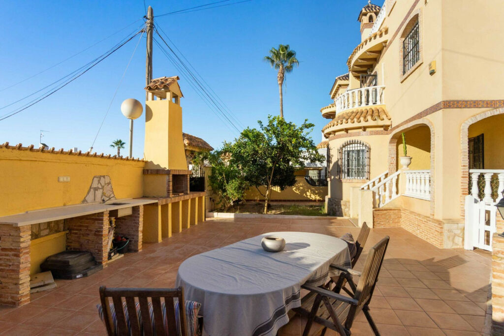 Detached Villa La Florida Alicante - image 23