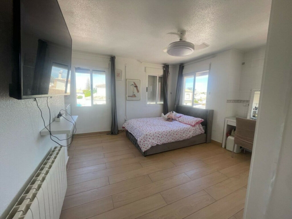 Detached Villa Playa Flamenca Alicante - image 22