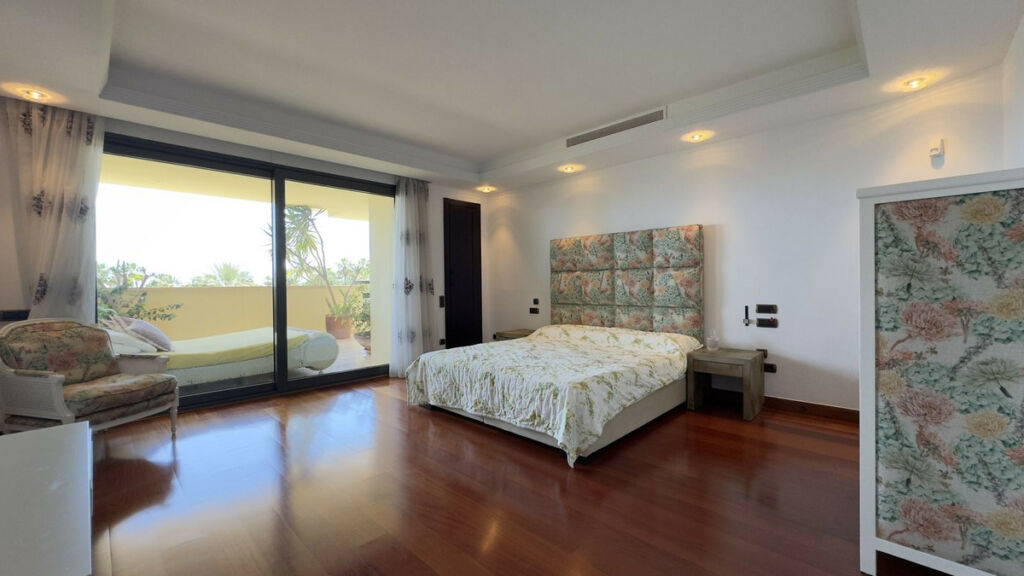 Middle Floor Apartment Puerto Banús Málaga - image 23