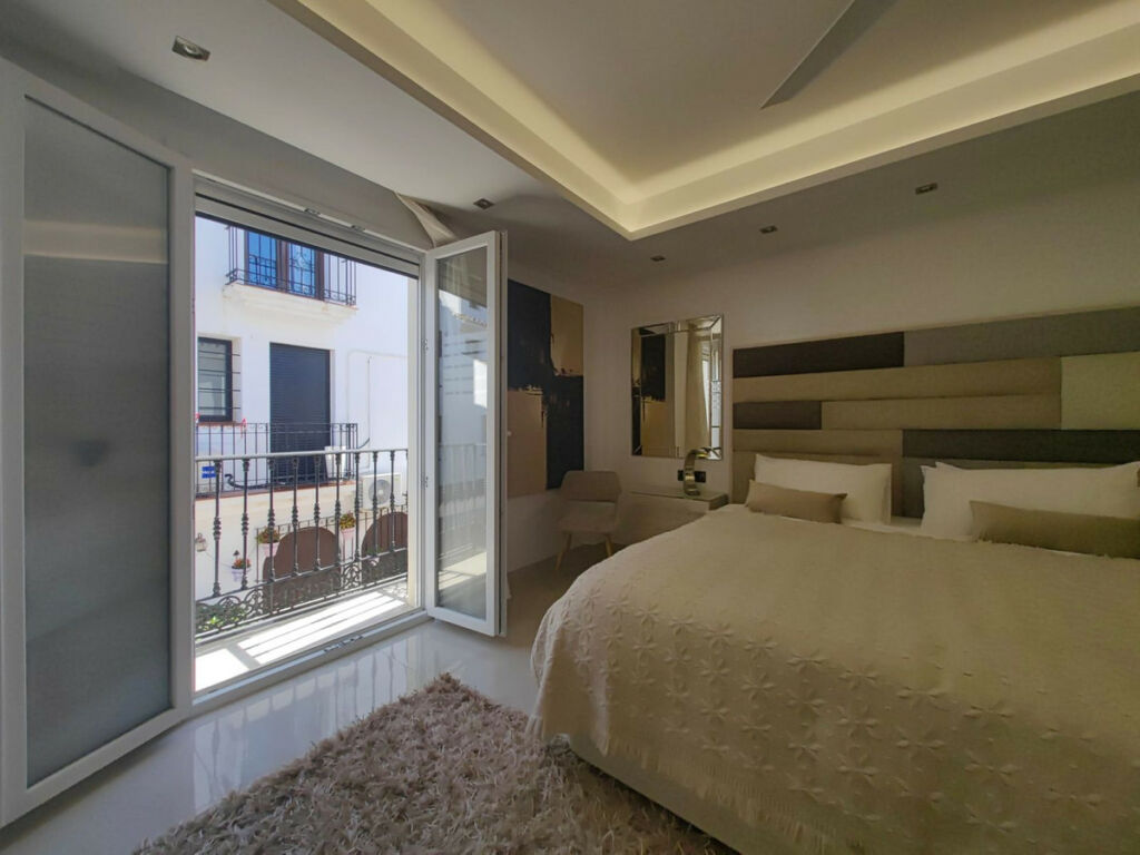Detached Villa Estepona Málaga - image 23