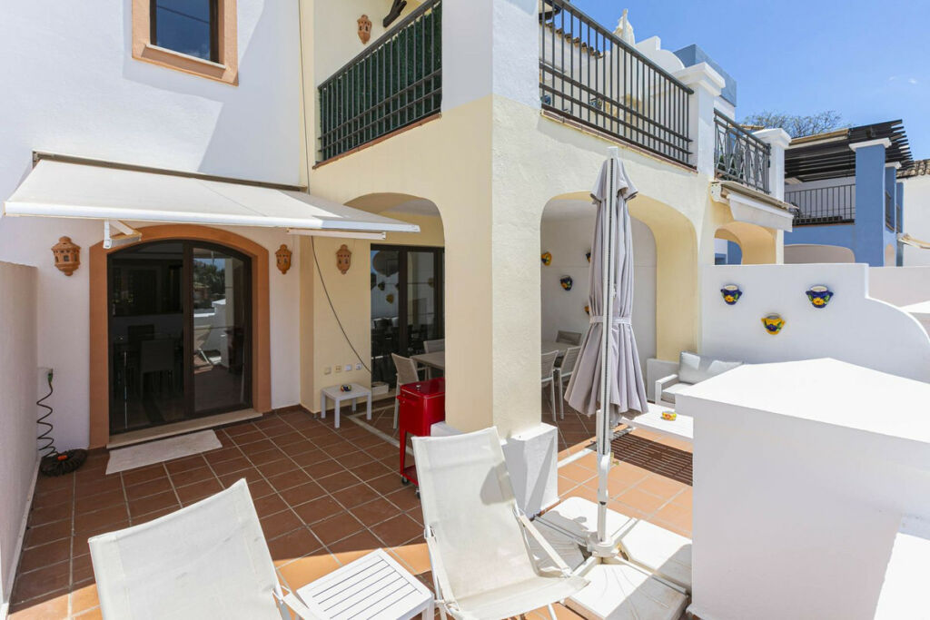 Townhouse Los Arqueros Málaga - image 23