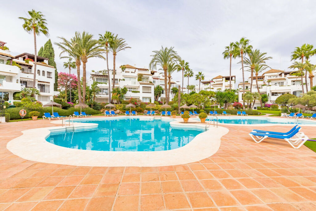 Middle Floor Apartment Estepona Málaga - image 23