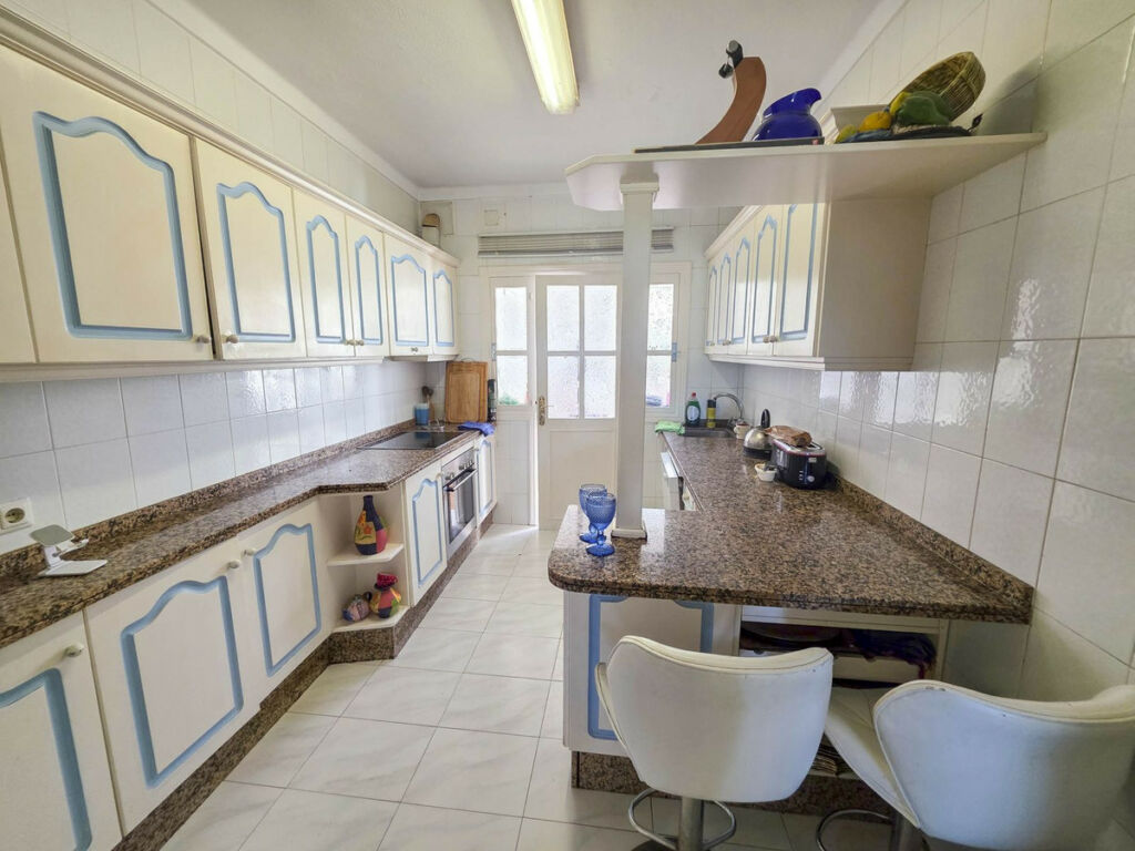 Townhouse El Paraiso Málaga - image 23
