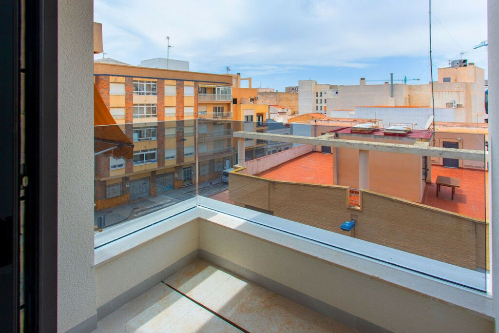 Middle Floor Apartment Torrevieja Alicante - image 23