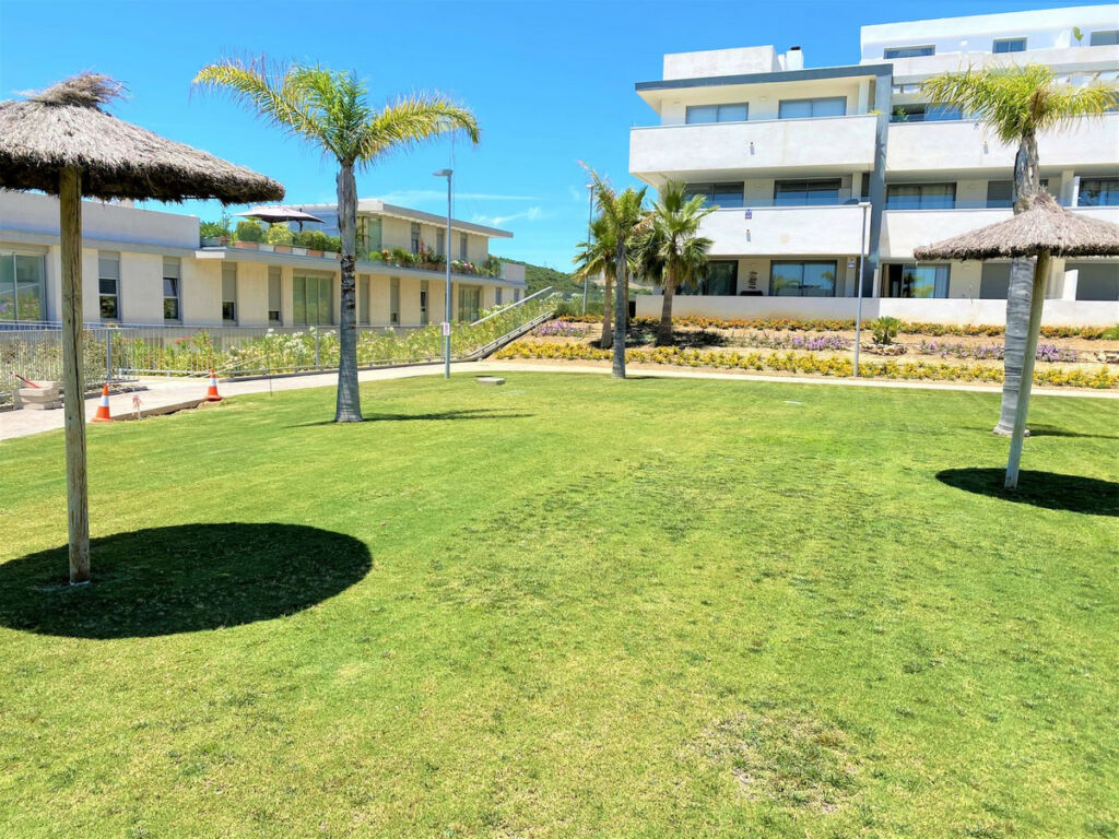 Middle Floor Apartment Estepona Málaga - image 23