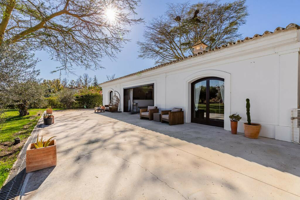 Detached Villa Estepona Málaga - image 23