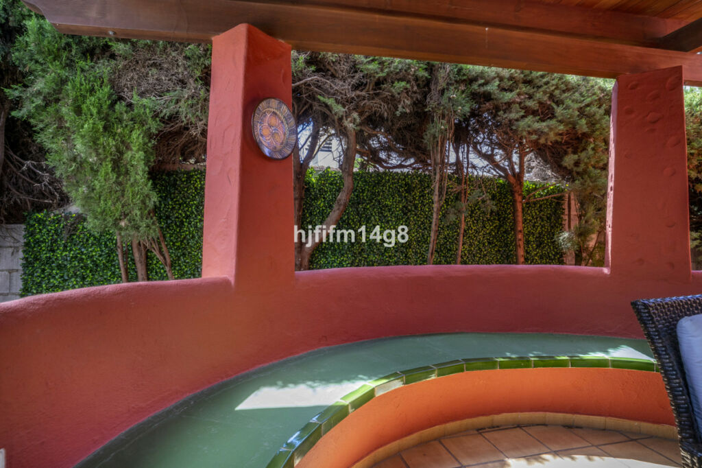 Detached Villa Nueva Andalucía Málaga - image 23