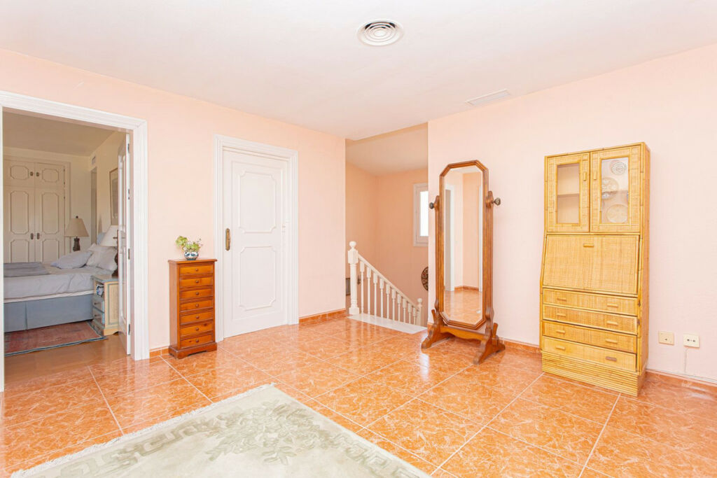 Detached Villa Nueva Andalucía Málaga - image 23