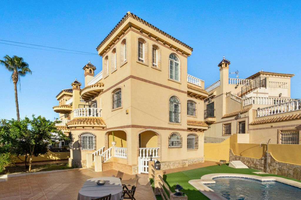 Detached Villa La Florida Alicante - image 24