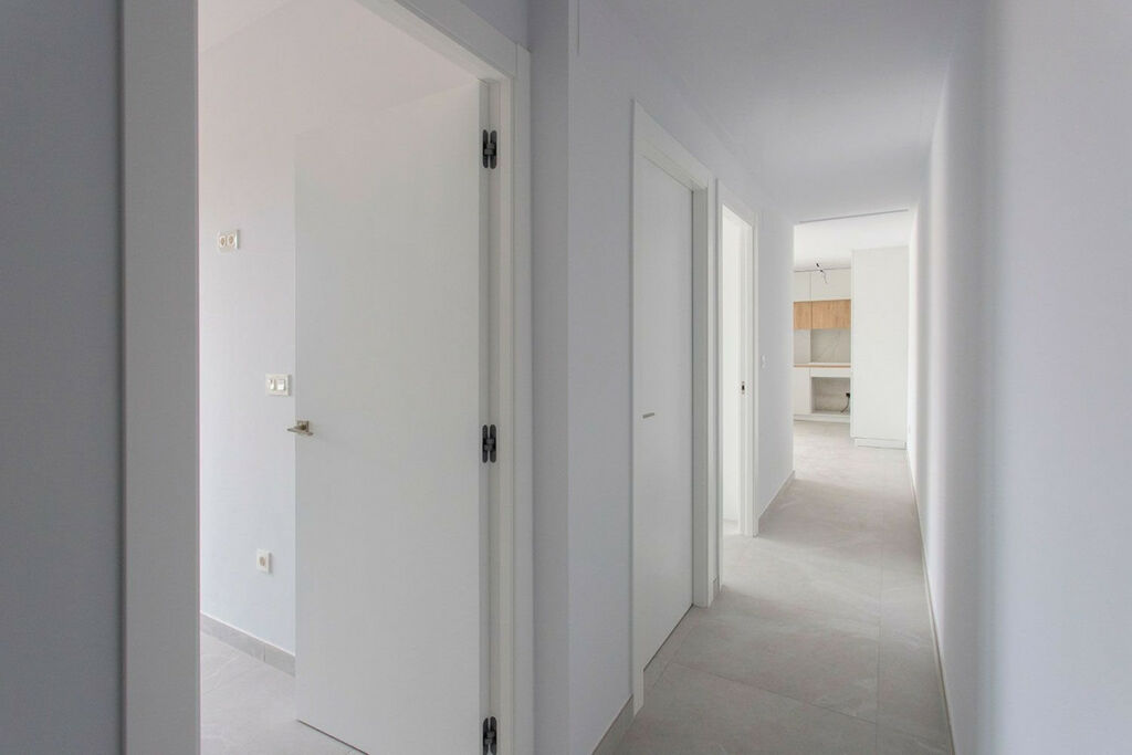 Middle Floor Apartment Torrevieja Alicante - image 24