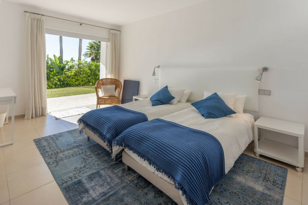 Detached Villa Marbella Málaga - image 24