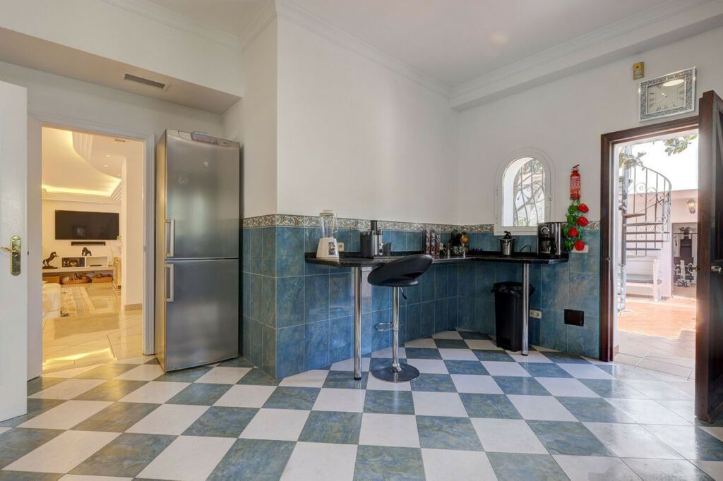 Detached Villa Benahavís Málaga - image 24
